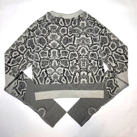 🚨📢LAST CHANCE NWT MAXXIM Snake Print Fitted Athletic Long Sleeve Crop Top - Picture 3 of 7